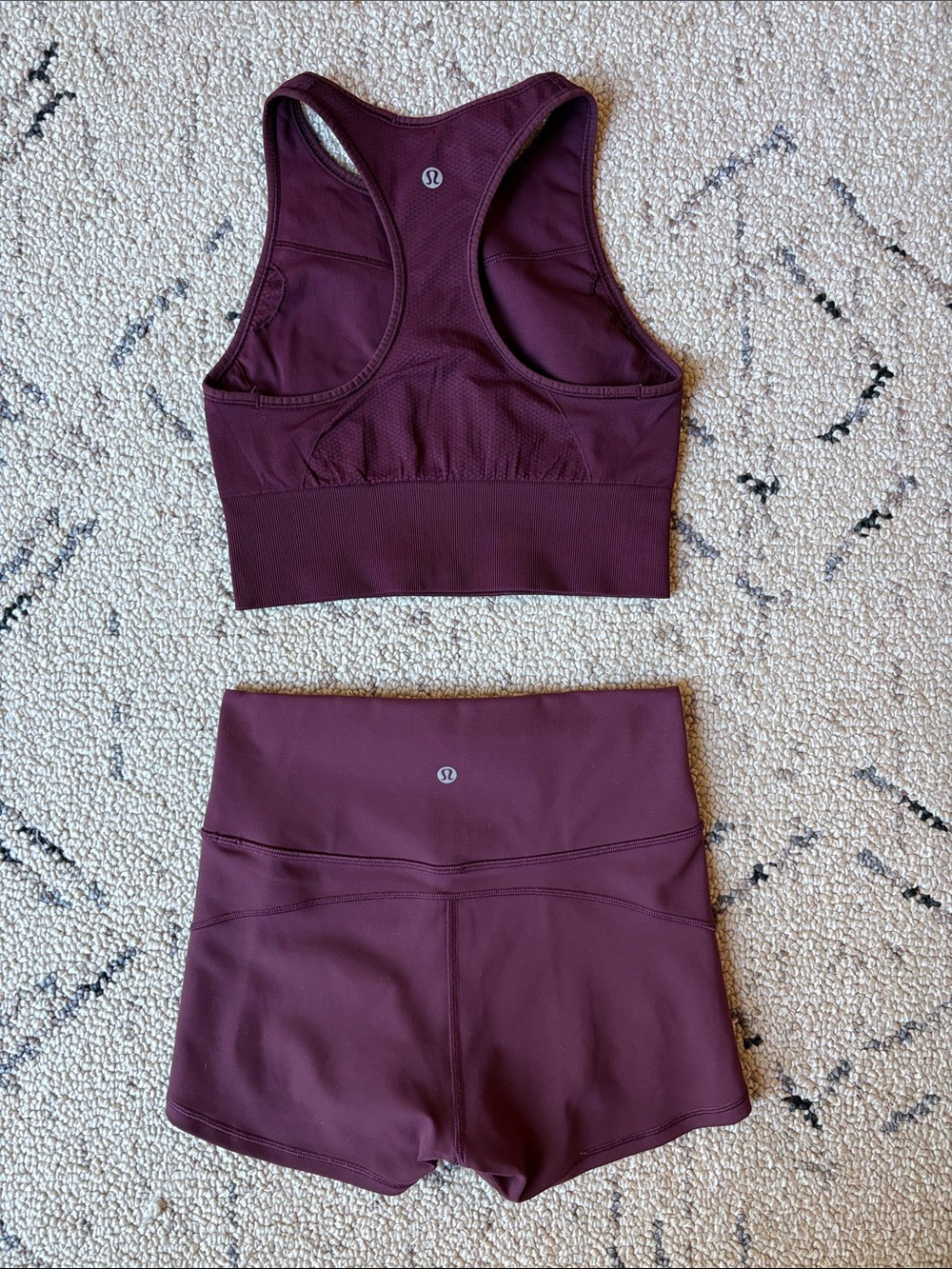 Lululemon set sz 6 Burgundy Power Pivot Tank Bra and Short 2.5 - Picture 2 of 4
